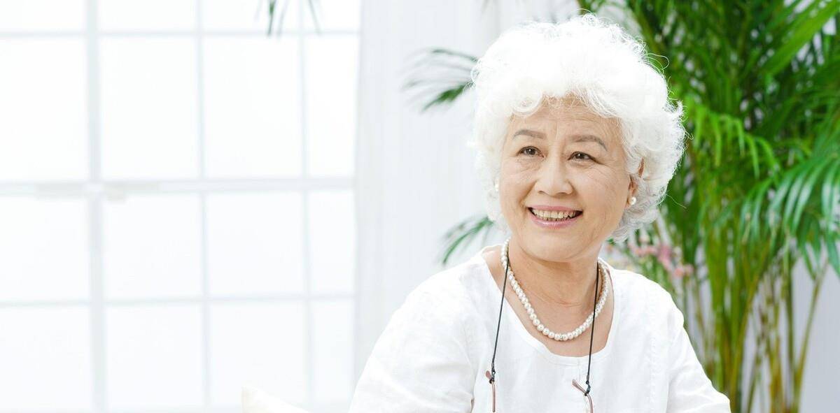网红因暗示女孩与老人关系不正当而道歉