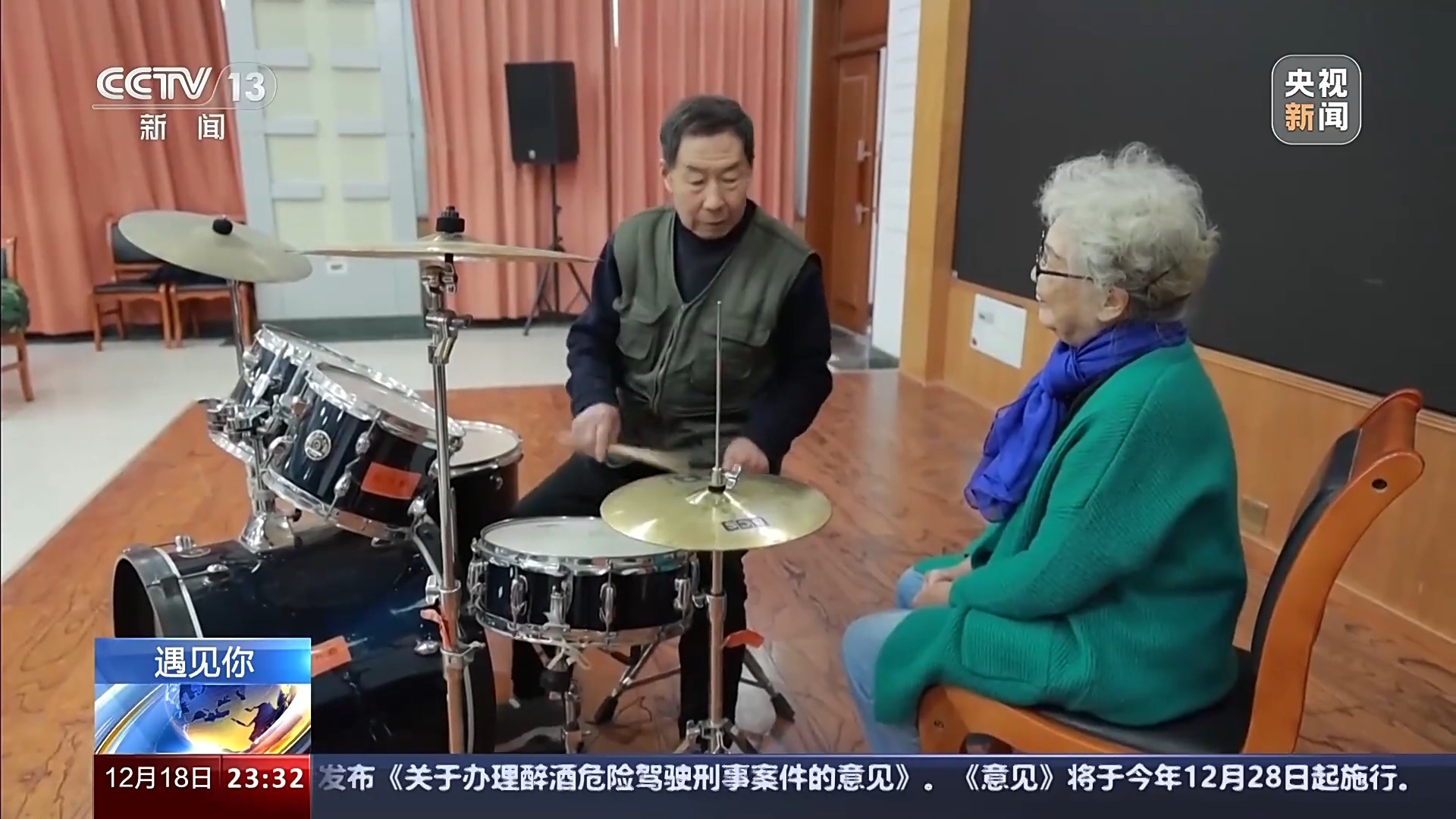 70岁奶奶打架子鼓，热血青春再次点燃！