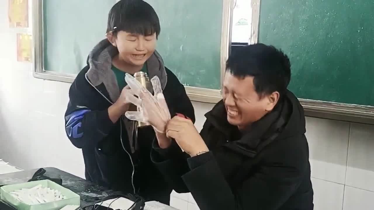 老师把学生头发扯掉一片应该承担怎样的责任