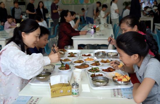 荣昌政府食堂爆满，饭蒸了1000斤，背后的故事