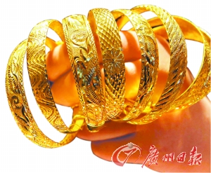 金饰价跌破千元，市场风云再起