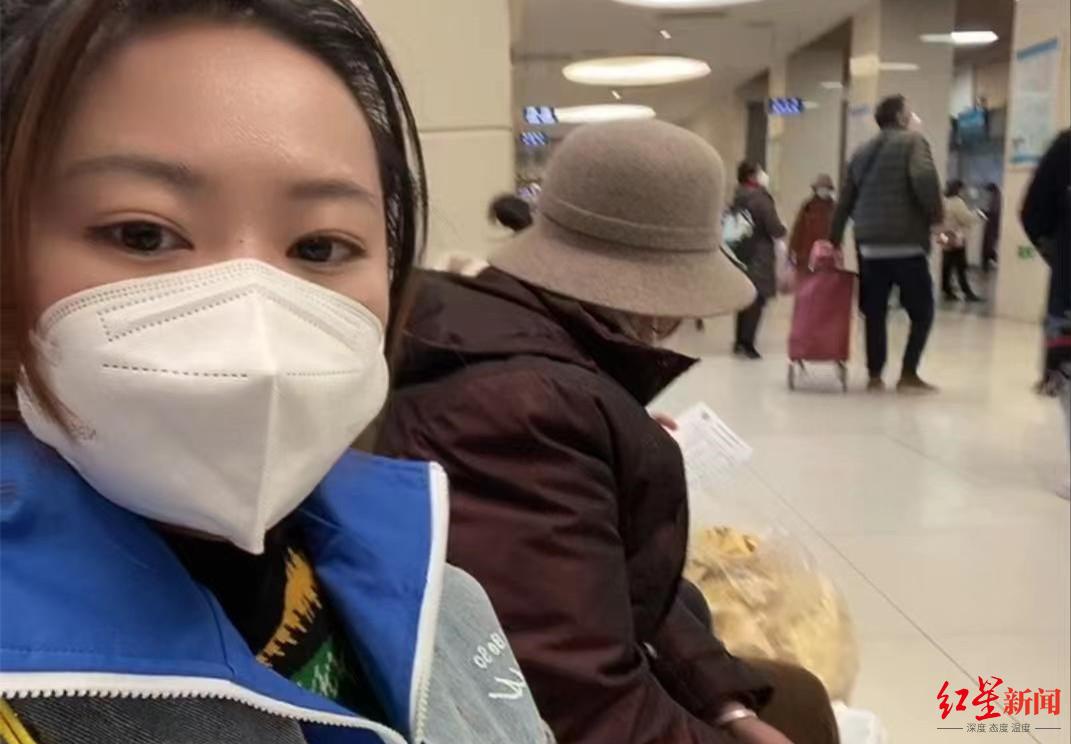 27岁女孩做陪诊师，最高月入十万，新时代职业之光