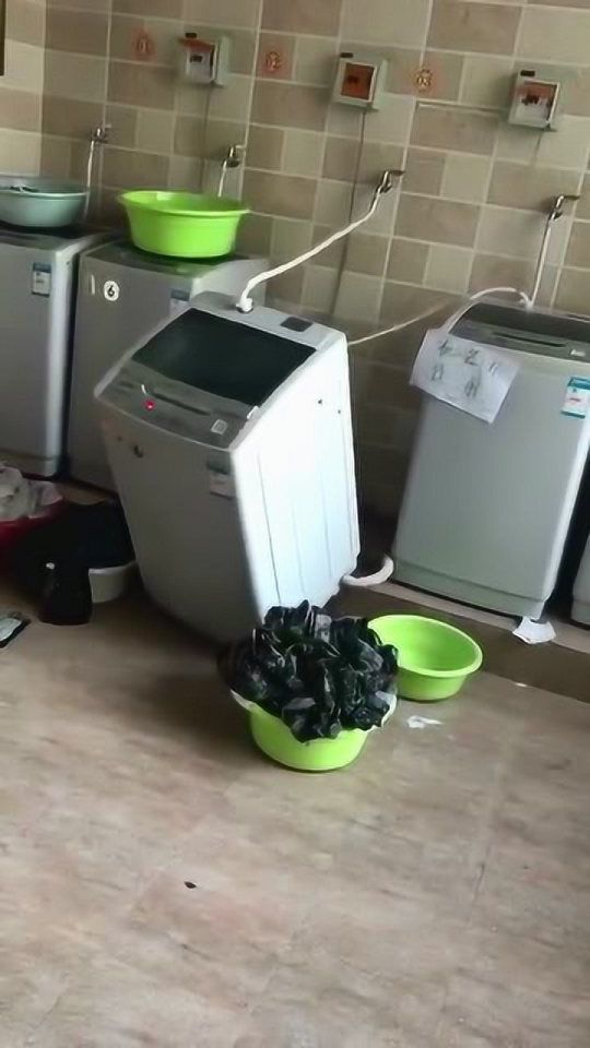 情侣吵架引发洗衣机风波
