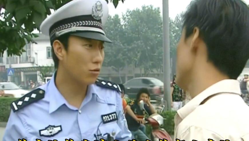 男子高速上厕所遭遇突然袭击，刚蹲下就被警察盯上