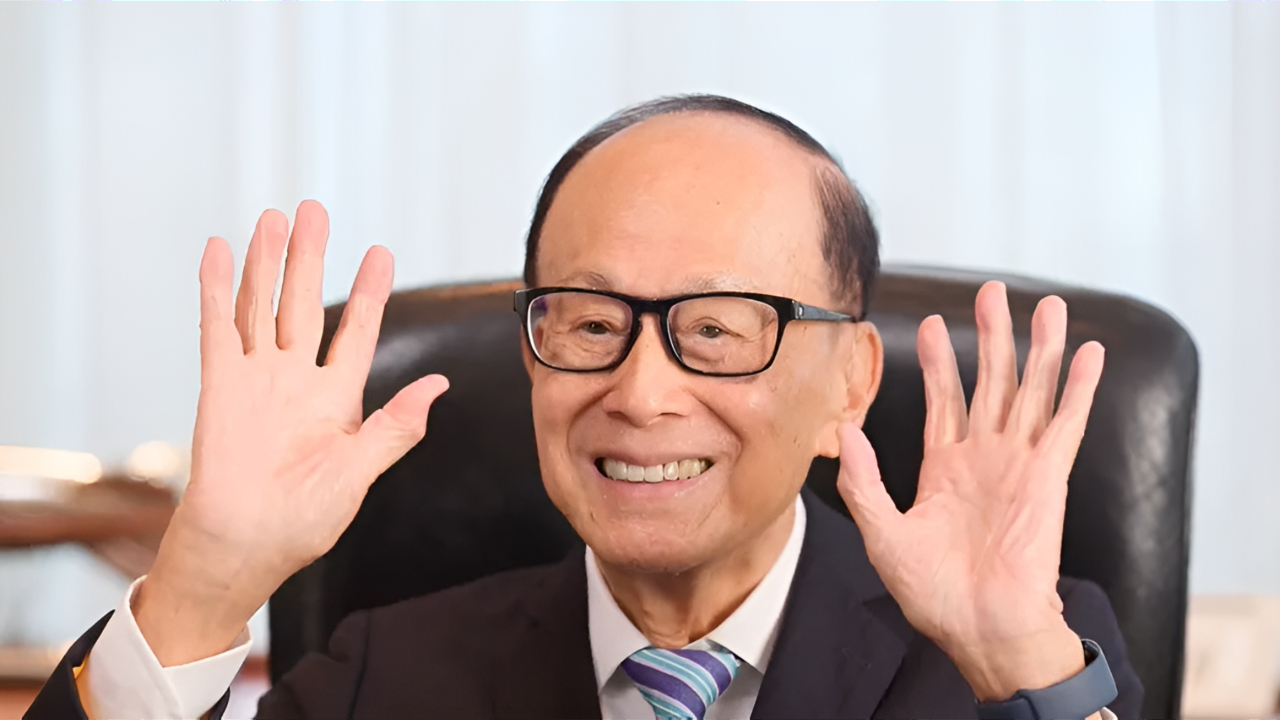 久违露面的李嘉诚，商业传奇的续写