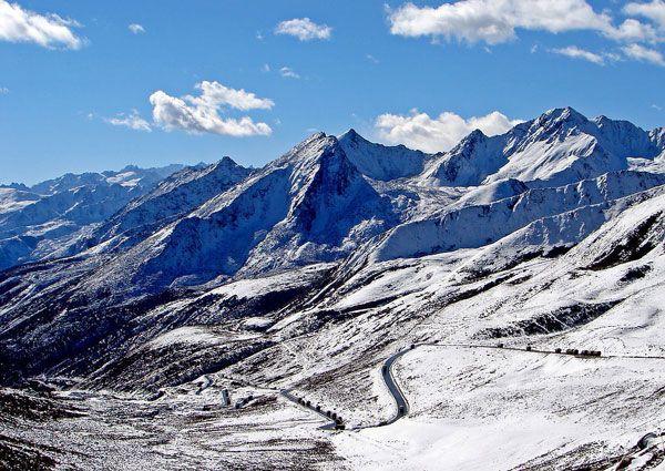 川藏线上的奇迹，穿越折多山的震撼之旅——川藏318折多山探秘