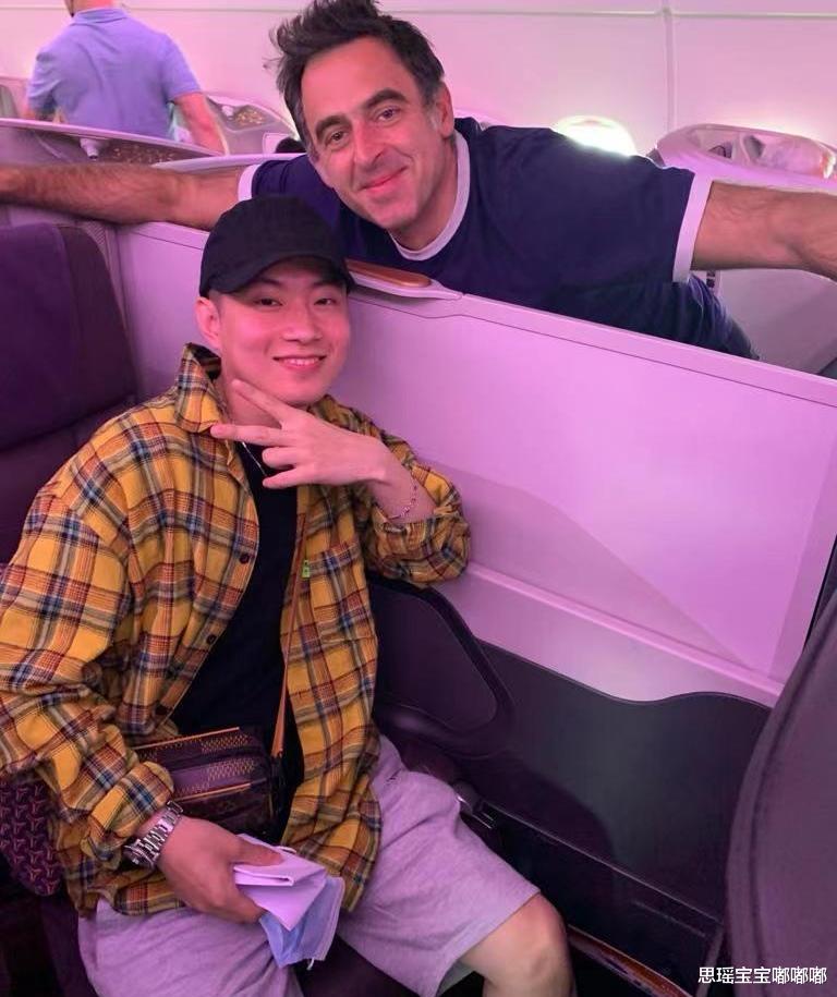 奥沙利文晒与赵心童儿时合照，回忆中的友情时光