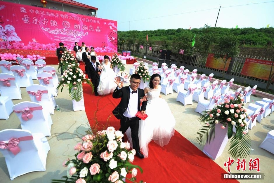 五一黄金周高速服务区婚礼盛宴，近三十场甜蜜仪式缔造浪漫传奇