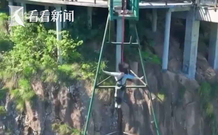 景区推出窝囊版蹦极爆火