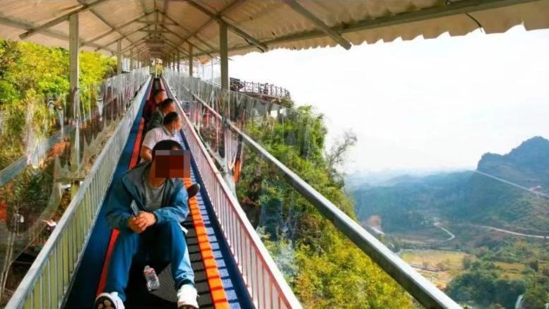 一景区观光魔毯失控，惊险之旅的背后隐患