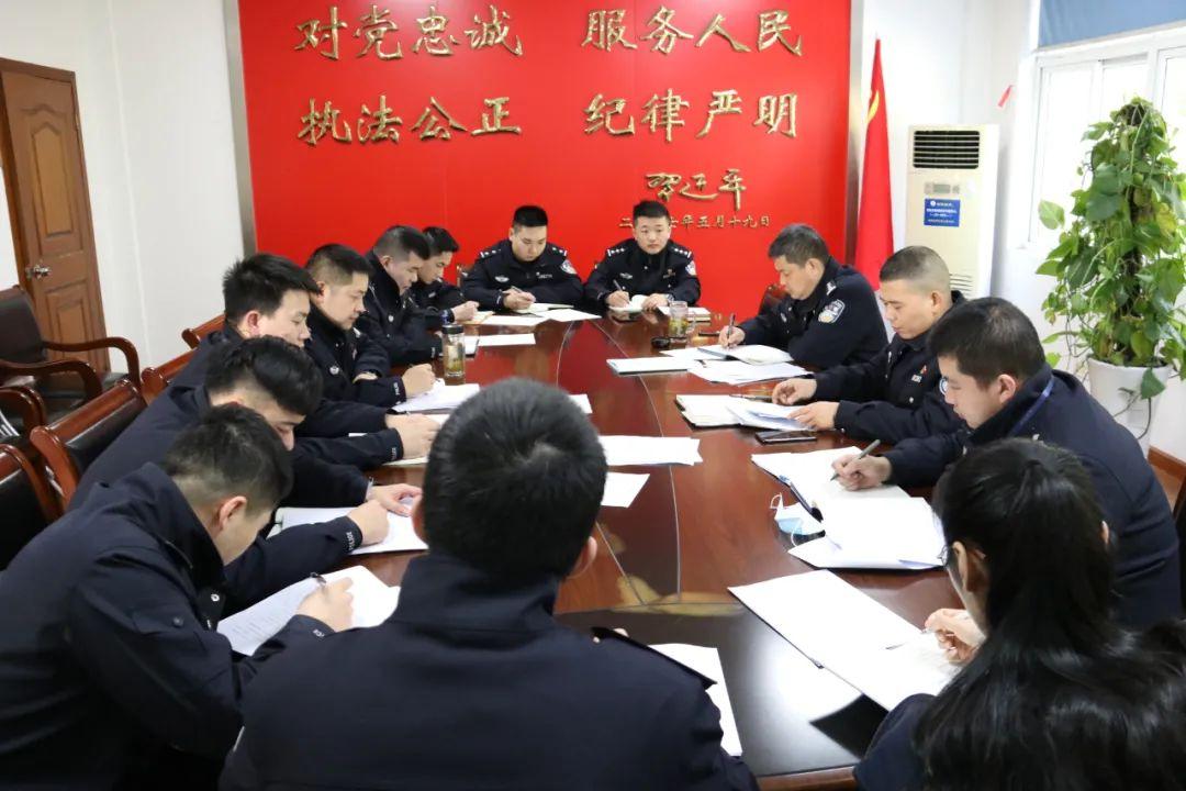 藏蓝青春，热血与梦想的交响乐章