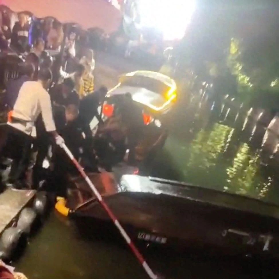 游船翻沉瞬间，游客的泪目之旅
