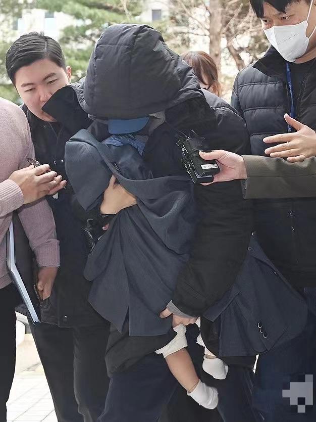 韩国爱豆多次在公开场合求救，背后的真相与解读