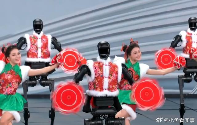 春晚机器人五一兼职累到翘二郎腿，科技与娱乐的交融背后的辛勤付出