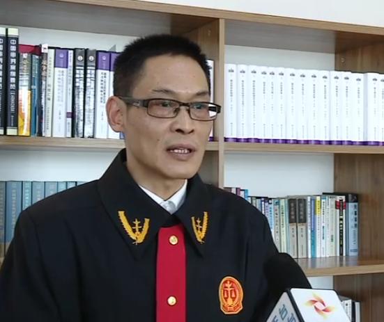 母女三人骑电动车被撞飞数米倒地不起，事故背后的反思与启示