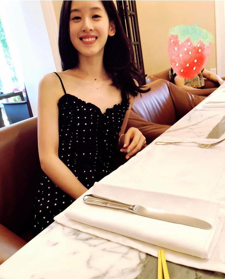 章泽天女儿照片，探秘星二代的生活轨迹