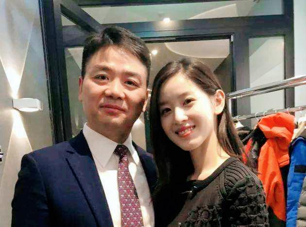 章泽天女儿照片，探秘星二代的生活轨迹