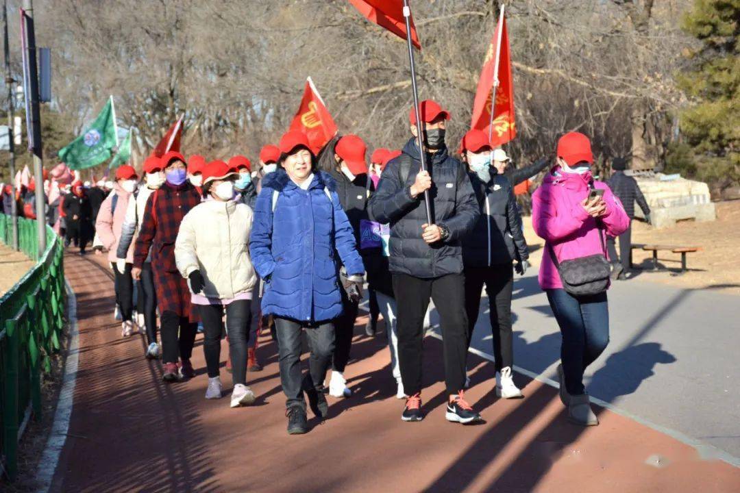 北京中老年徒步群的活力与风采