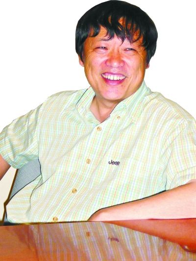 军报记者胡锡进，时代之声的传递者