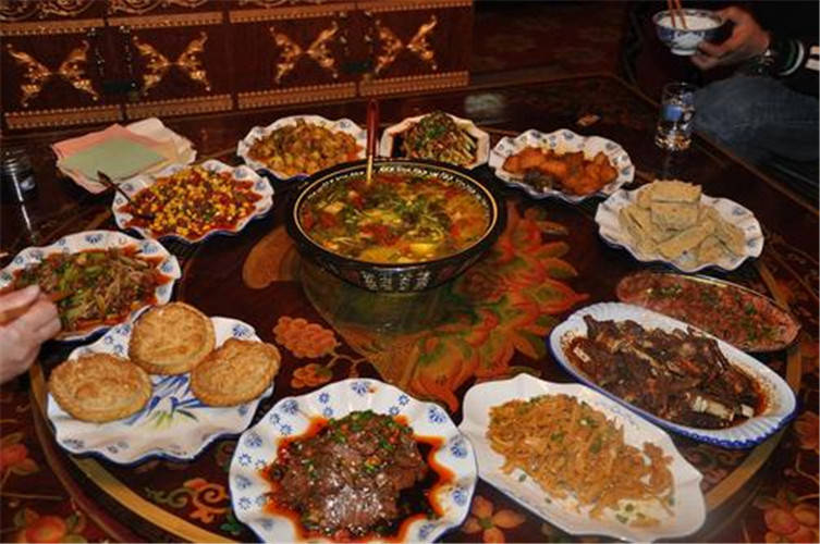 西藏人爱吃什么，美食之旅走进高原藏地