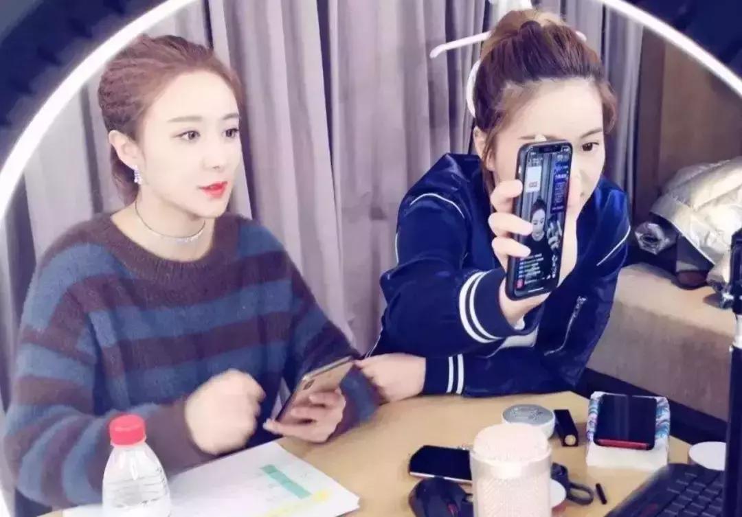 李佳琦回应妈妈直播带货，家庭直播新势力崛起