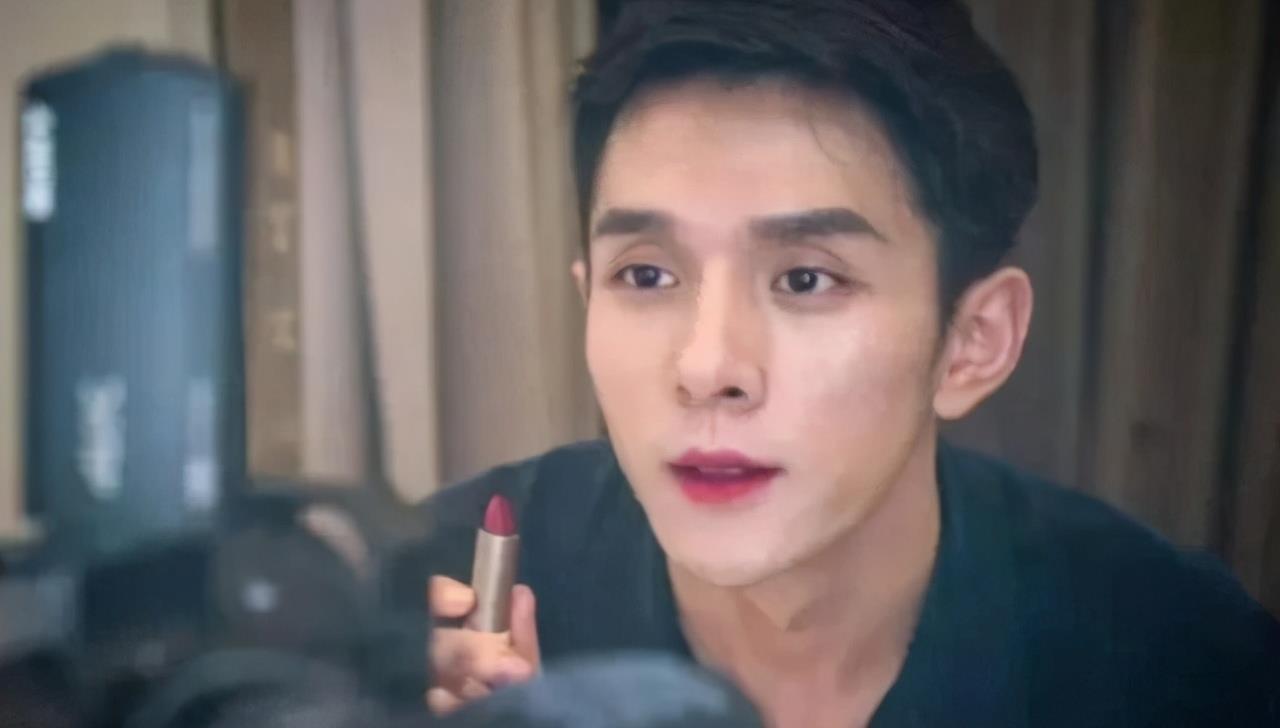李佳琦与娘标签的反转魅力
