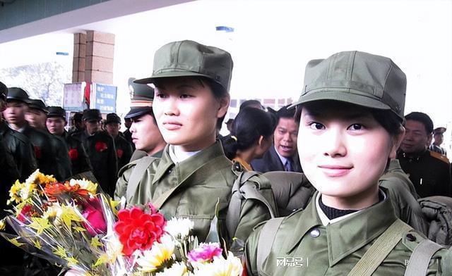 俄罗斯女兵眼中的中国解放军，跨越国界的军事交流与友谊之花绽放