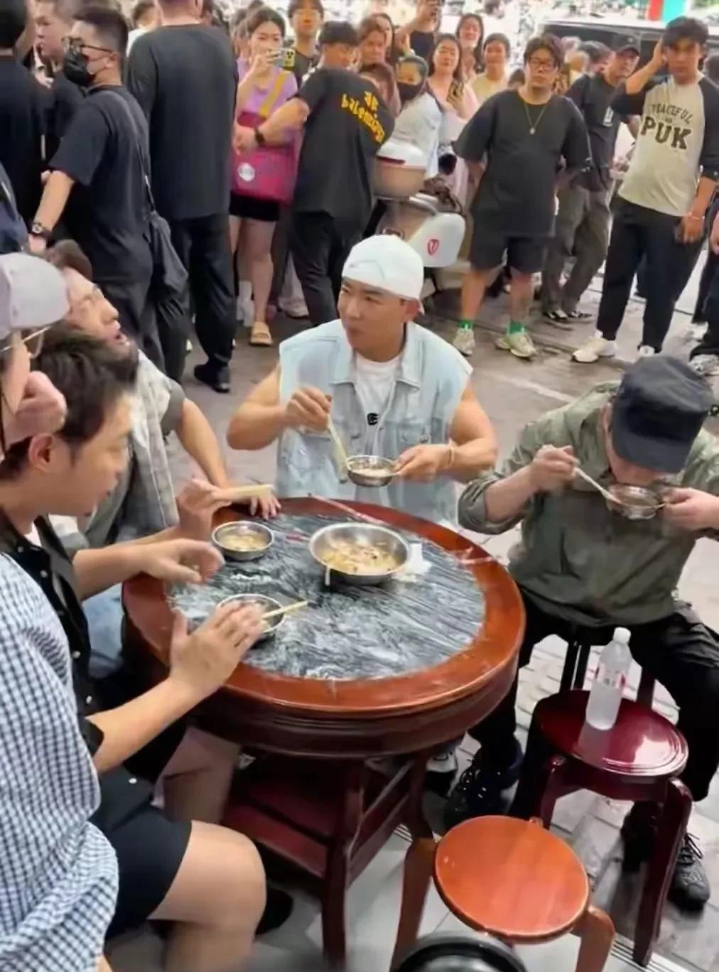 店主讲述刘畊宏南宁拍摄事件经过