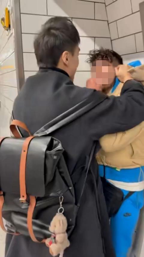 华人博士伦敦街头英勇抓小偷，传递正能量！