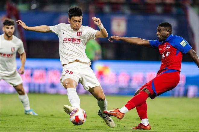 韦世豪与罗慕洛的蓉城传奇，客场大胜，4-0横扫梅州
