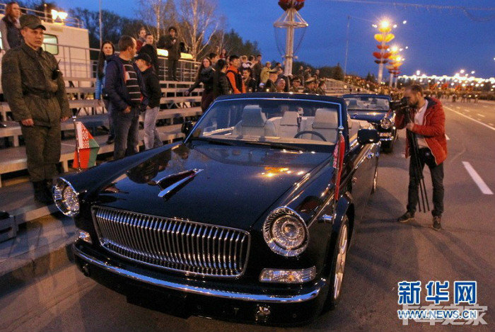 中国红旗敞篷车亮相白俄罗斯，一瞥未来的豪华与力量