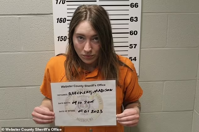 震惊！美国女子趁男友熟睡之际开枪爆头