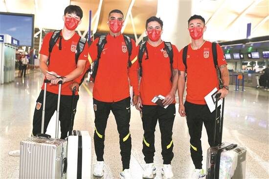 国乒全体启程赴多哈，热血续写荣耀篇章