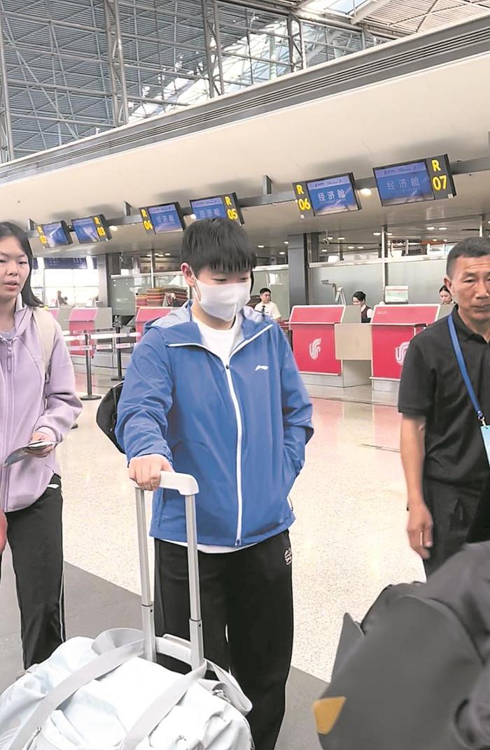 国乒全体启程赴多哈，热血续写荣耀篇章