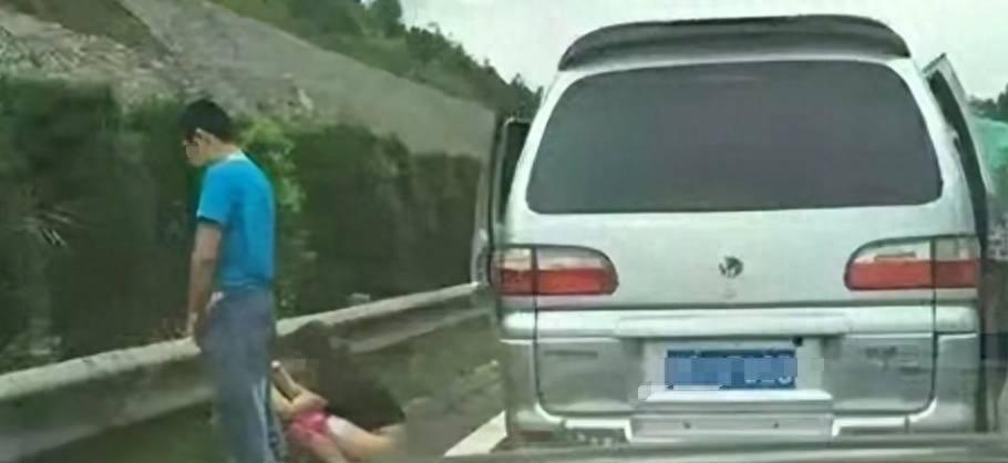 女子高速公路随地大小便，背后的真相与反思