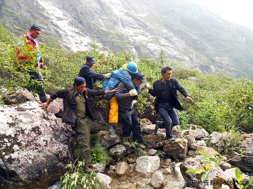 四姑娘山遇险，挑战与勇气的交织