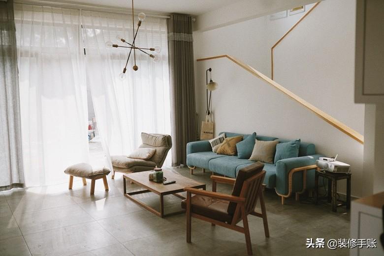 全国大屏都在喊妈，一个情感泛滥的时代现象