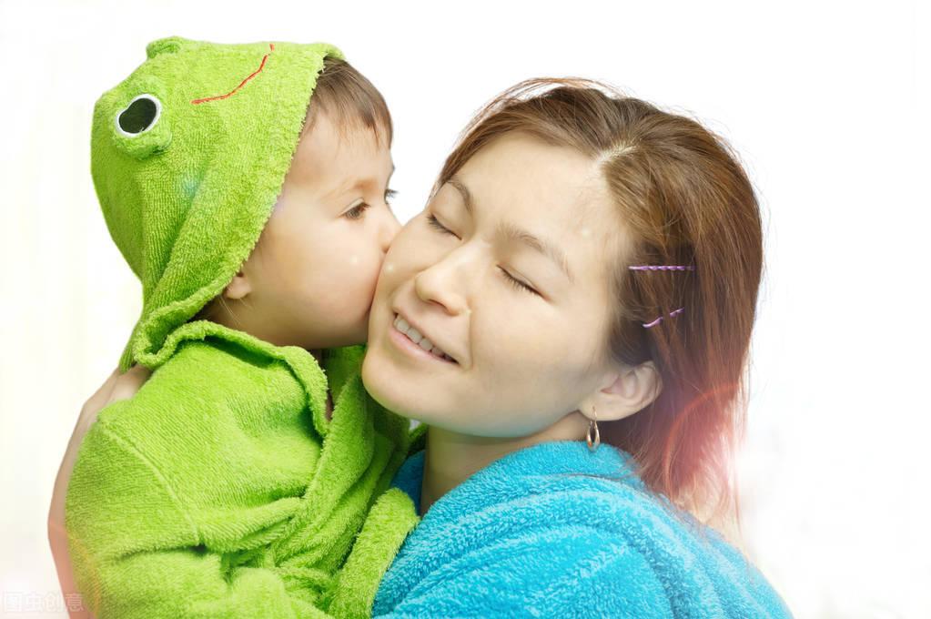 全国大屏都在喊妈，一个情感泛滥的时代现象