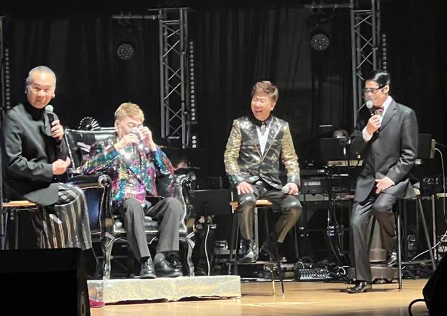 96岁李嘉诚坐轮椅观五月天演唱会，一场跨越时代的追星之旅