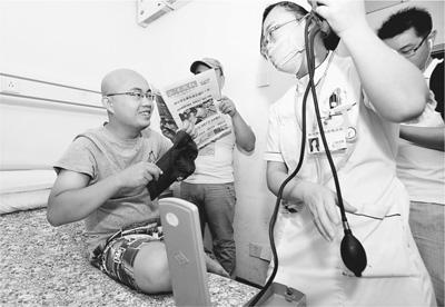 男子泼汽油烧伤前女友事件揭秘，其父发声及其背后故事
