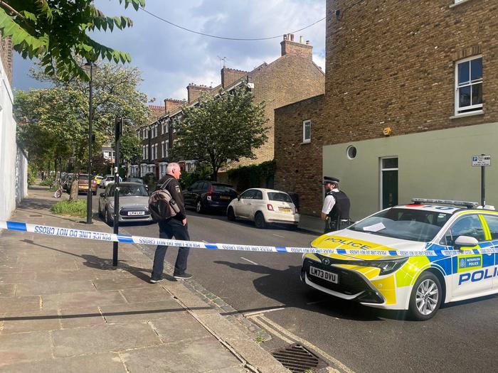 英国首相住所突发火灾，事件背后引人深思