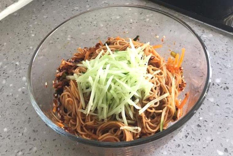 揭秘雪碧的制作过程