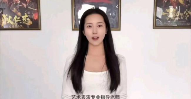 高校回应强迫学生看老师主演恐怖片，一场误解与沟通的探讨