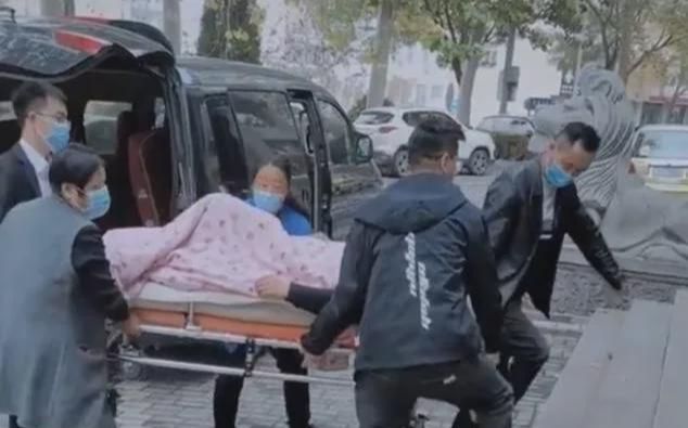 病重老人取钱死于银行事件背后的反思与启示