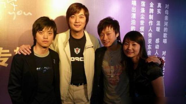 单依纯现场演唱，歌声中的情感流淌与魅力展现