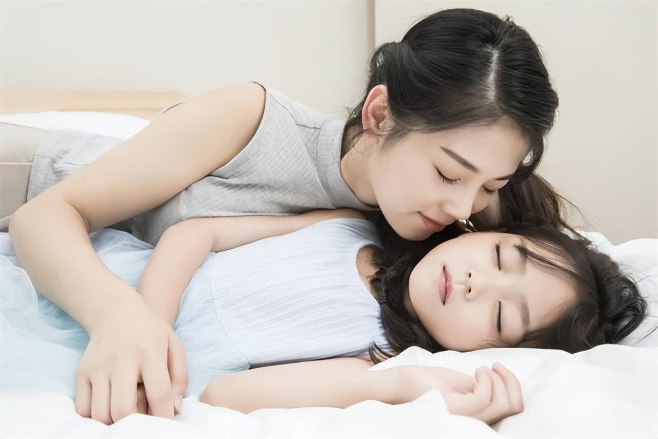 女儿的超长睡眠时光，从早到午的梦境之旅