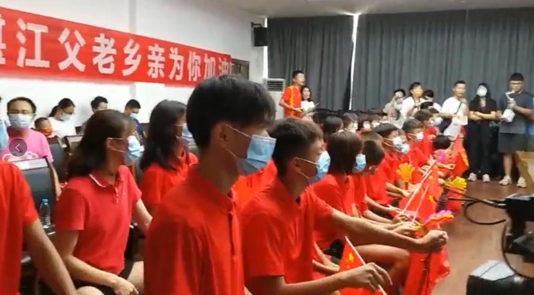 跳水冠军全红婵的回放，一瞥那跃动如虹的荣耀时刻