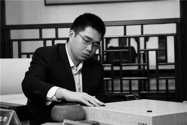 传9岁天才棋手遭父亲家暴后跳楼身亡，一个令人痛心的悲剧