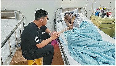捐骨髓救父，血脉相连，真情至上