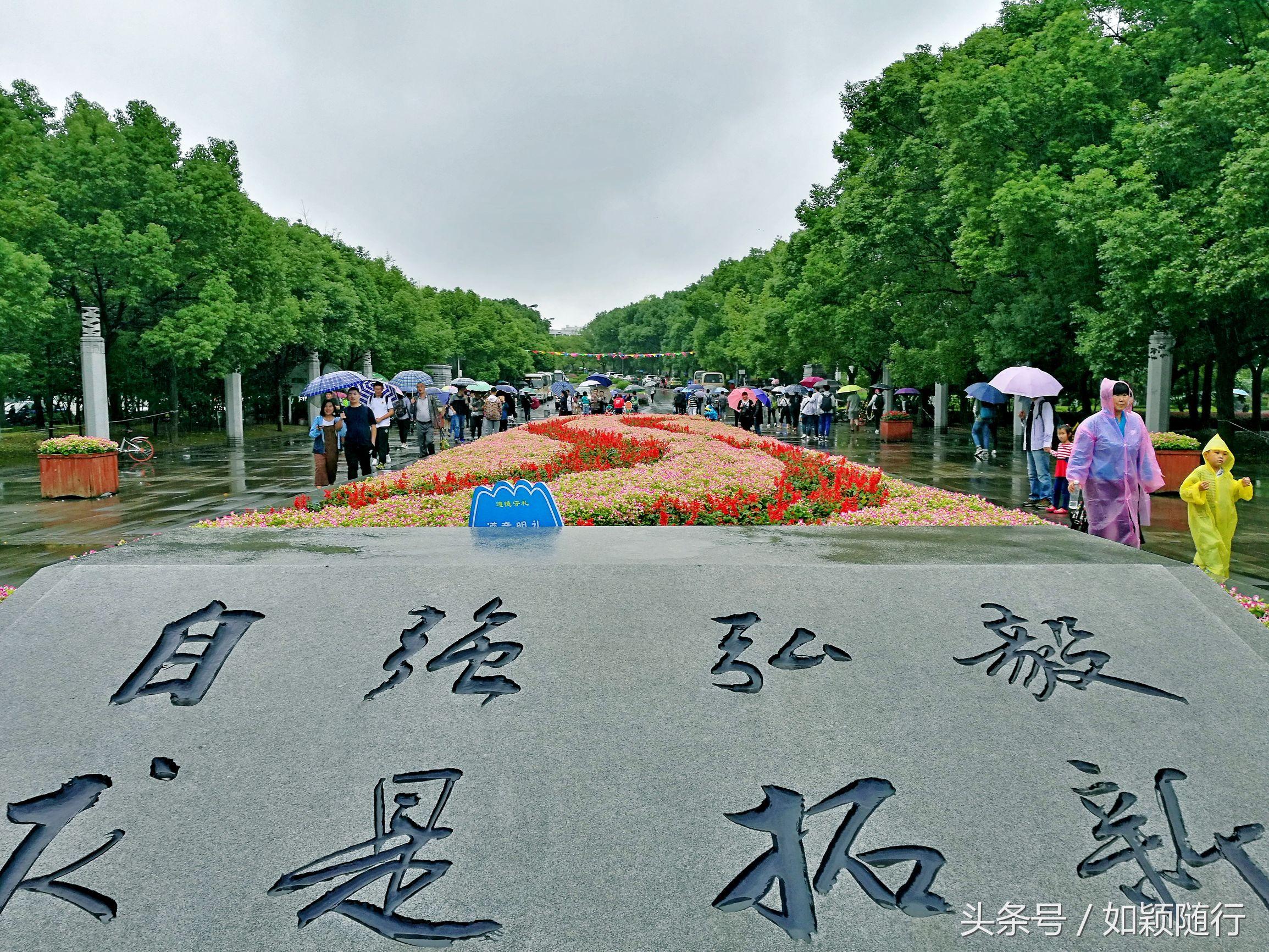 武大老校门，时光里的记忆与情怀